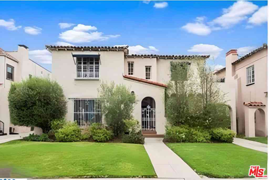 Condo For Rent - 126 1/2 Hamilton Drive<br/> Beverly Hills, CA 90212