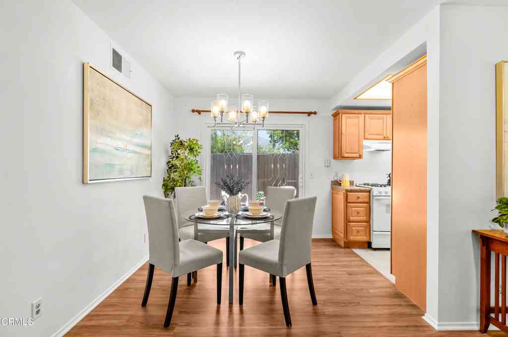 Townhouse For Sale - 8780 1/2 Wyngate Street<br/> Sunland, CA 91040