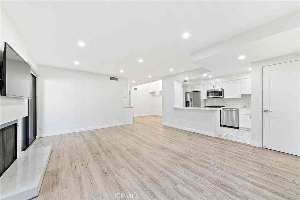 Condo For Rent - 15215 Magnolia Boulevard #225<br/> Sherman Oaks, CA 91403