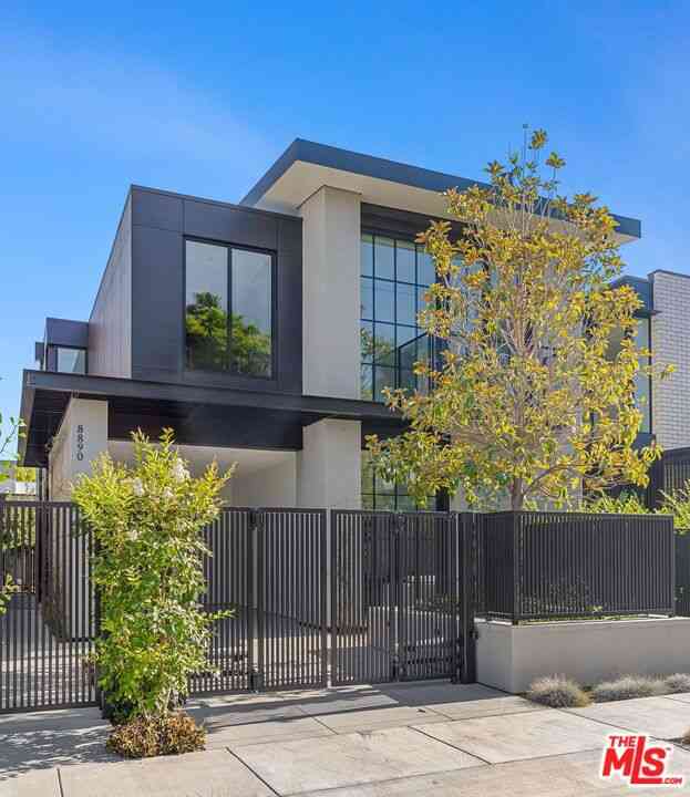 Homes For Sale - 8890 Rosewood Avenue<br/> West Hollywood, CA 90048
