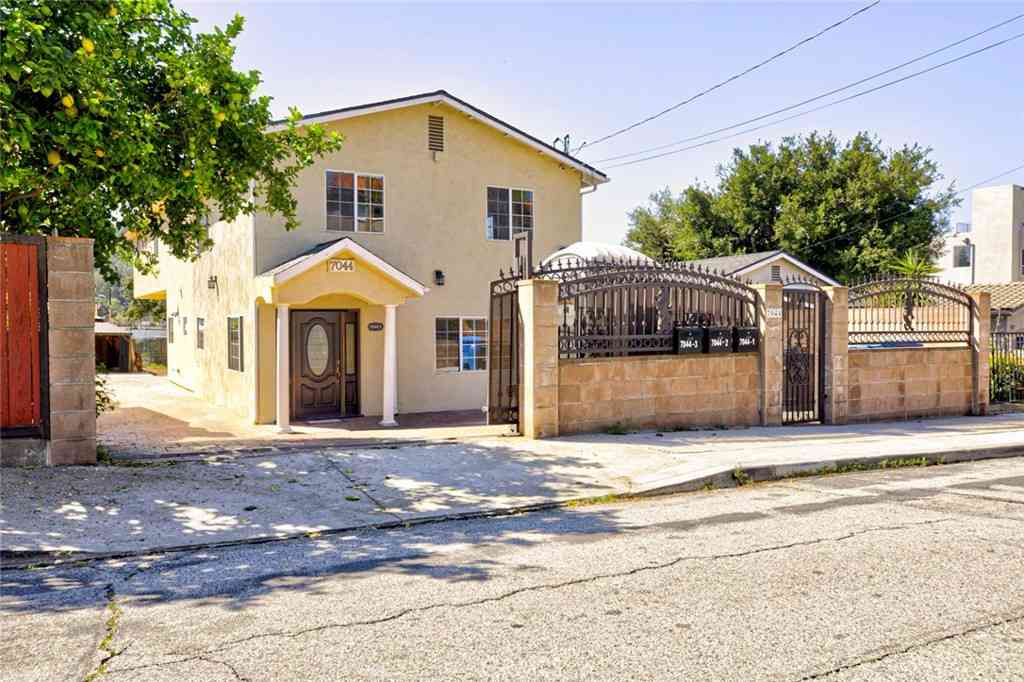 Homes For Rent - 7044 1 Greeley<br/> Tujunga, CA 91042
