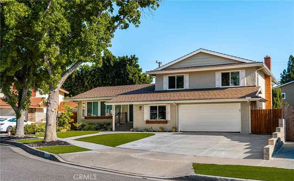 Homes For Sale - 2916 E Trenton Avenue<br/> Orange, CA 92867