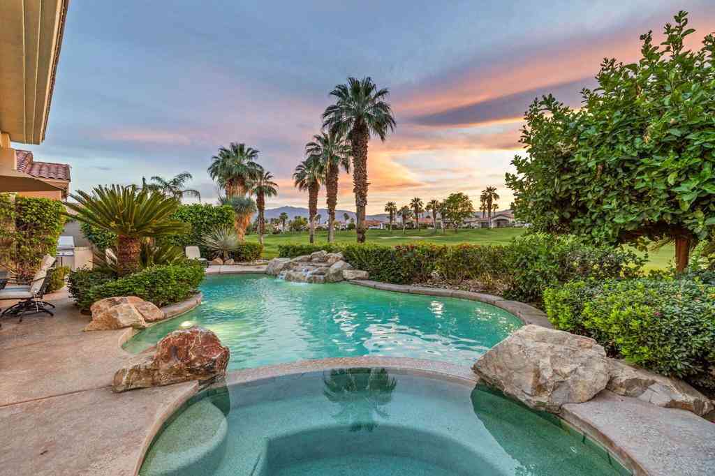 Homes For Sale - 727 Arrowhead Drive<br/> Palm Desert, CA 92211