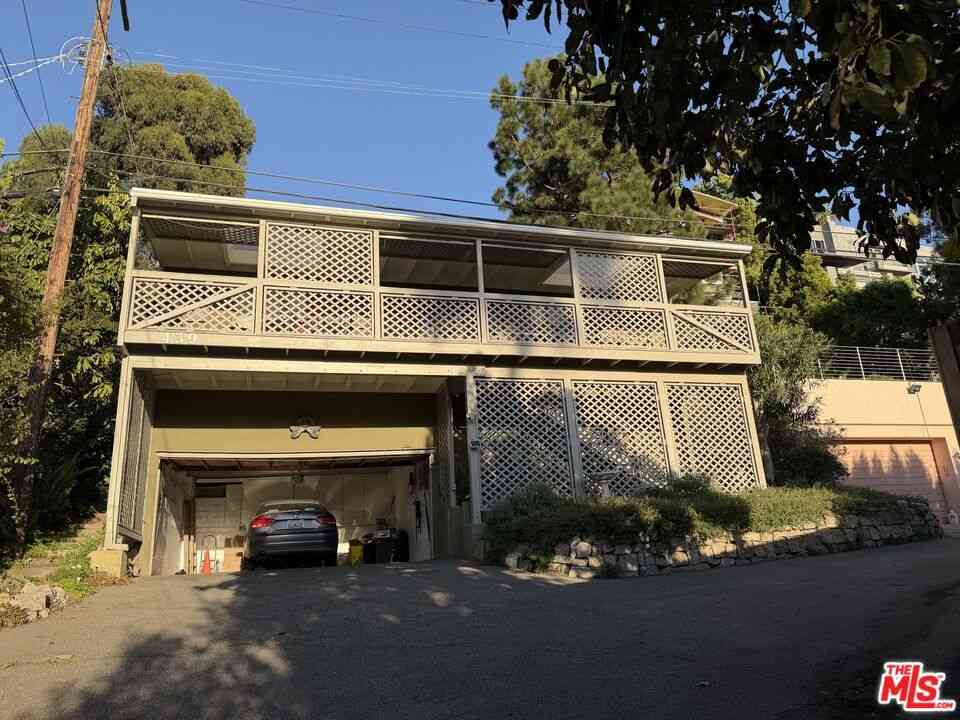 Homes For Sale - 439 Mesa Road<br/> Santa Monica, CA 90402
