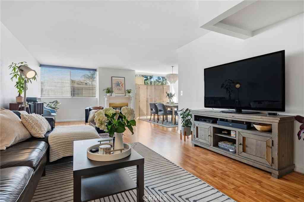 Condo For Sale - 14141 Dickens #312<br/> Sherman Oaks, CA 91423