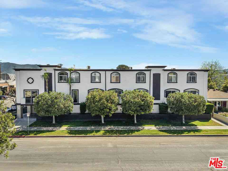 Homes For Sale - 5330 Satsuma Avenue<br/> North Hollywood, CA 91601