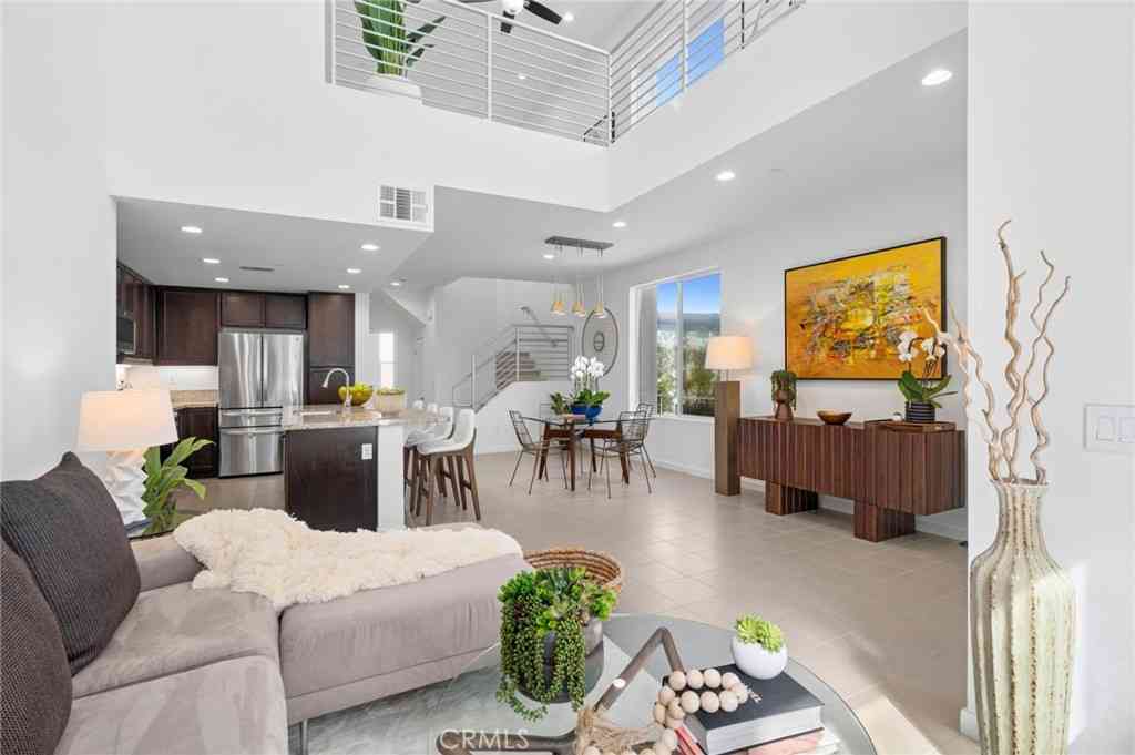 Condo For Sale - 555 Rockefeller<br/> Irvine, CA 92612