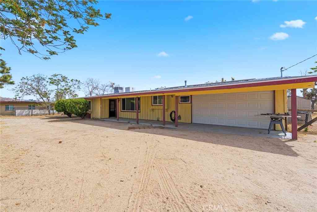 Homes For Sale - 7425 Joshua View Drive<br/> Yucca Valley, CA 92284