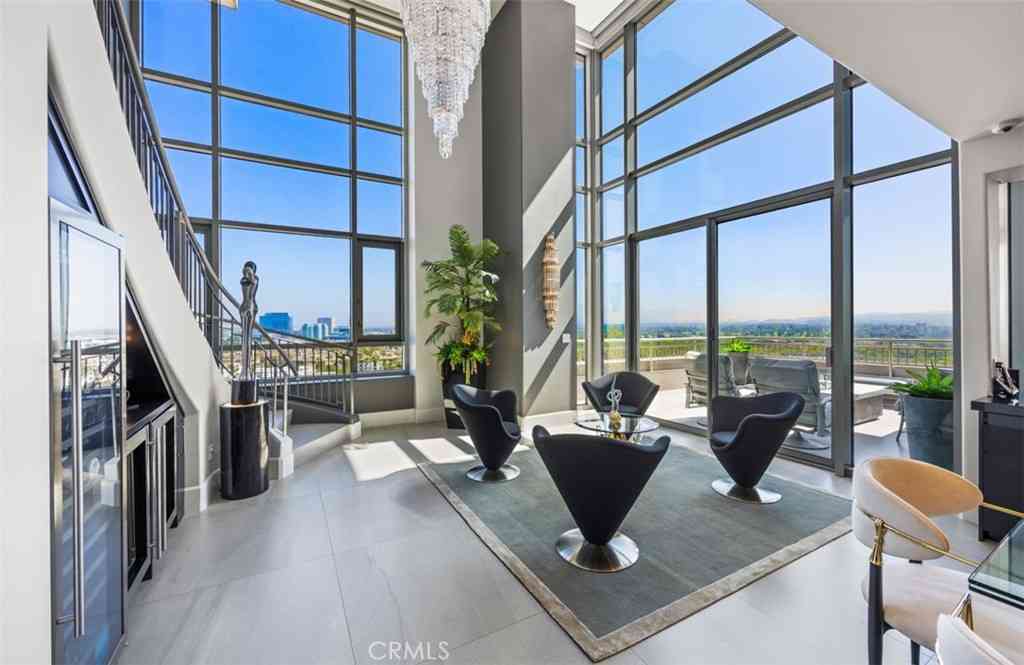 Condo For Sale - 8155 Scholarship<br/> Irvine, CA 92612