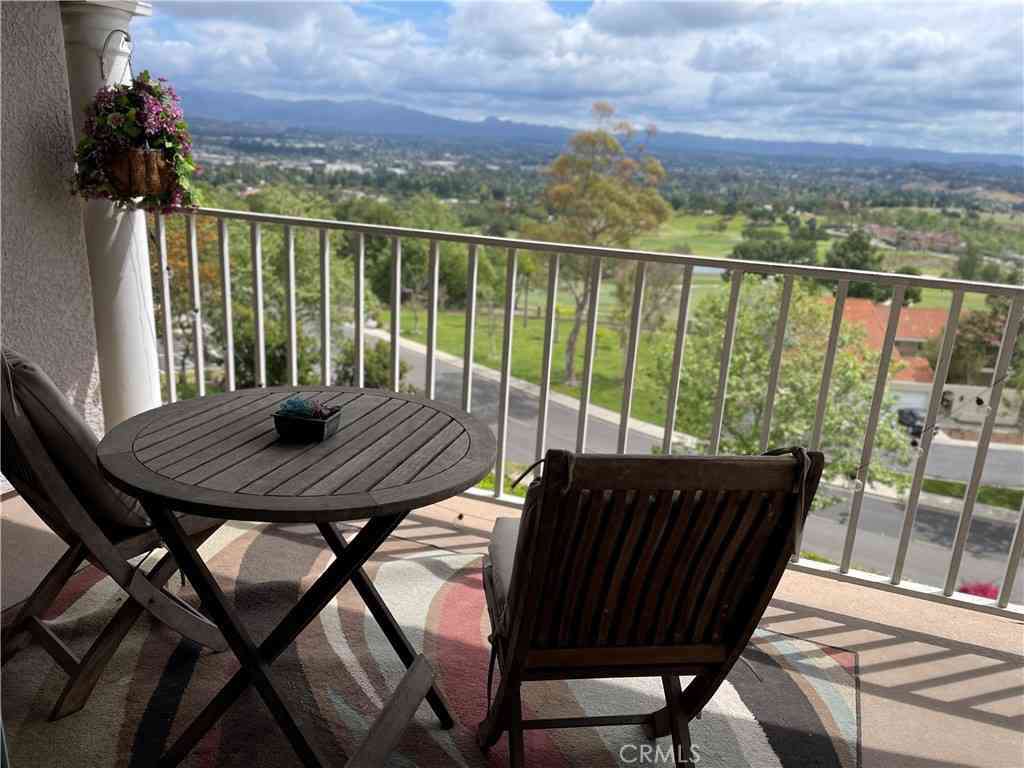 Condo For Sale - 4014 Calle Sonora Oeste #3F<br/> Laguna Woods, CA 92637