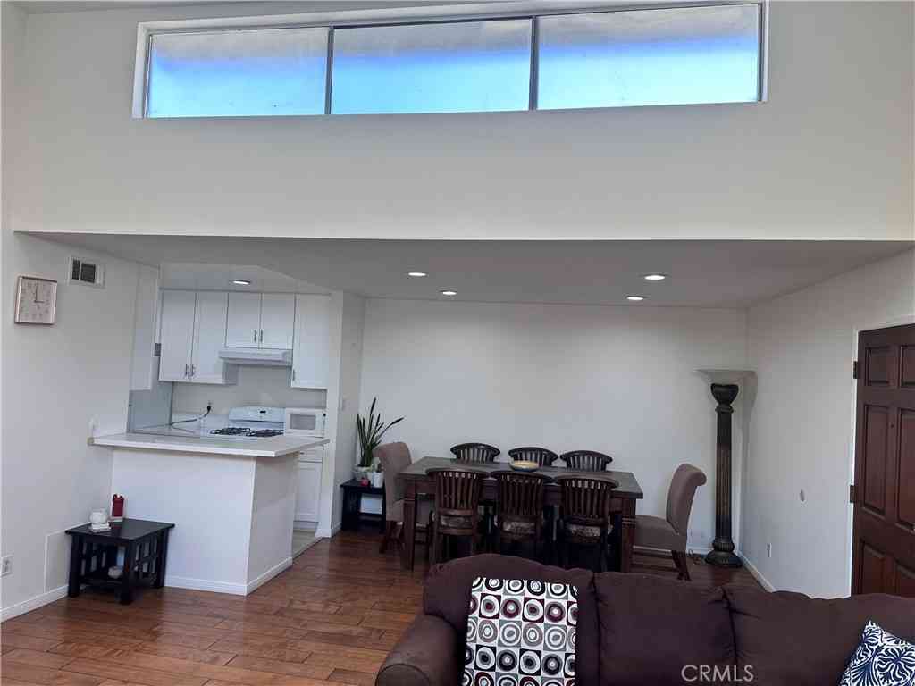 Condo For Sale - 5700 Etiwanda #264<br/> Tarzana, CA 91356