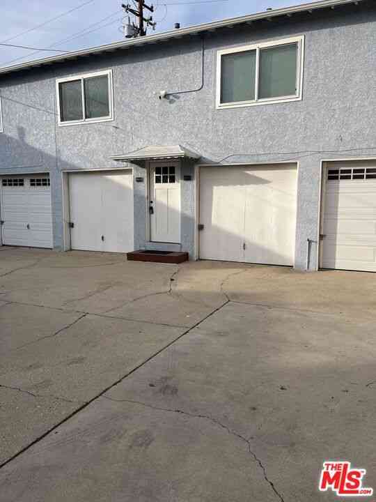 Apartment For Rent - 811 3/4 E Nutwood Street #3/4<br/> Inglewood, CA 90301