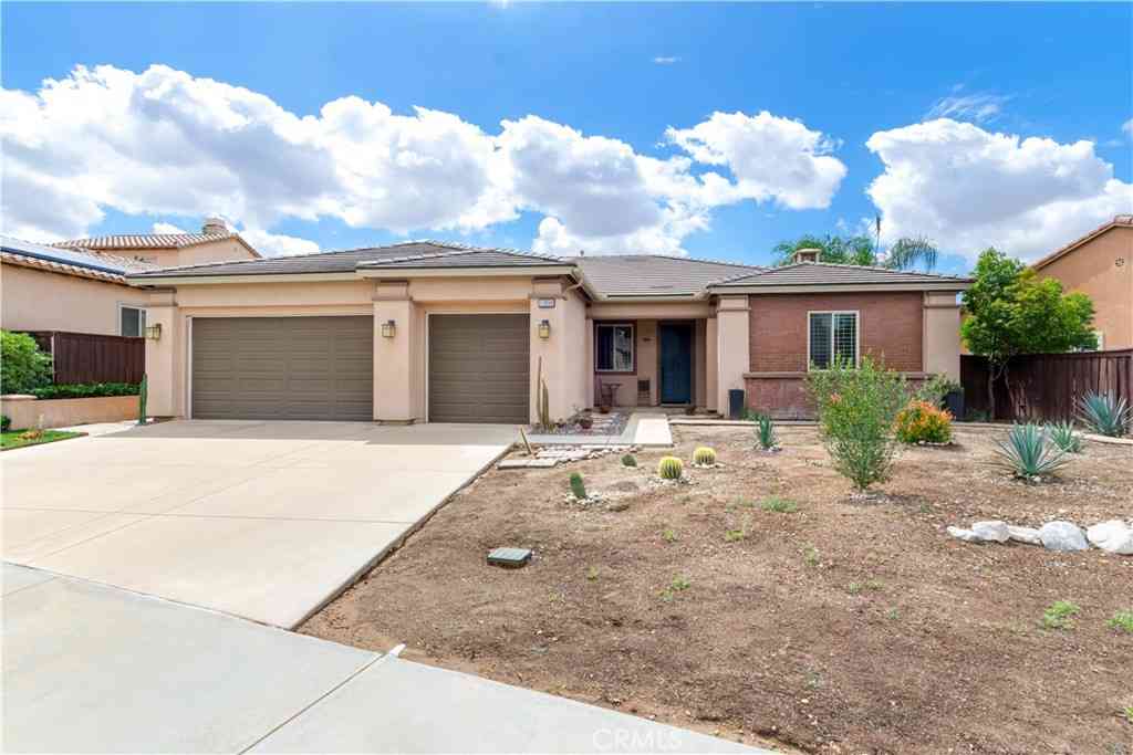 Homes For Sale - 13058 Wedges<br/> Beaumont, CA 92223