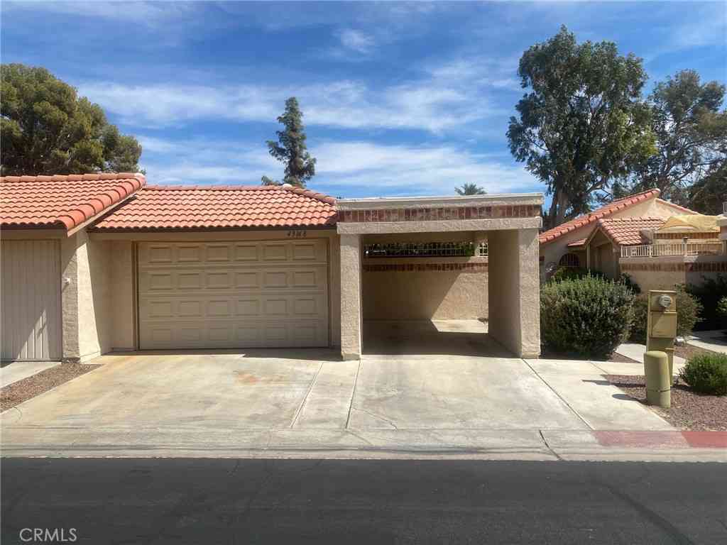 Condo For Sale - 49168 Eisenhower<br/> Indio, CA 92201