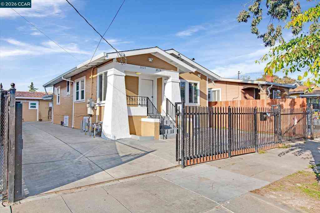 Homes For Sale - 2027 83rd Ave<br/> Oakland, CA 94621