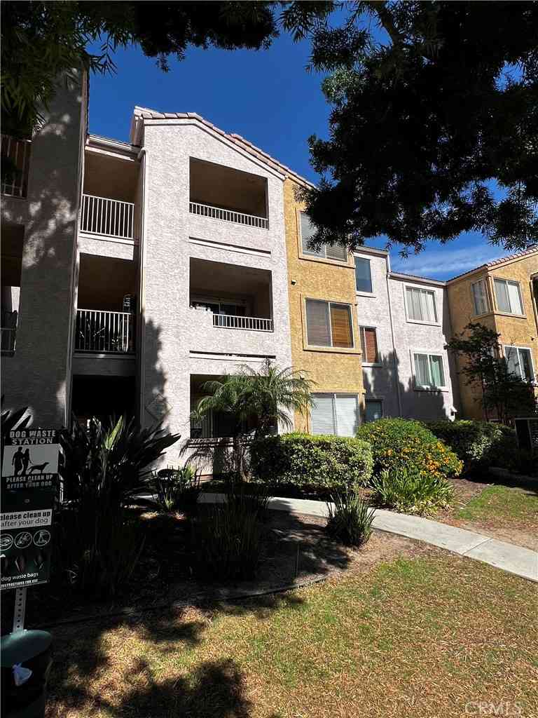 Condo For Sale - 2380 Del Mar Way #206<br/> Corona, CA 92882