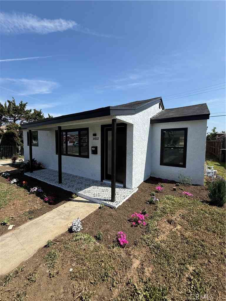 Homes For Sale - 14102 S Parmelee<br/> Compton, CA 90222