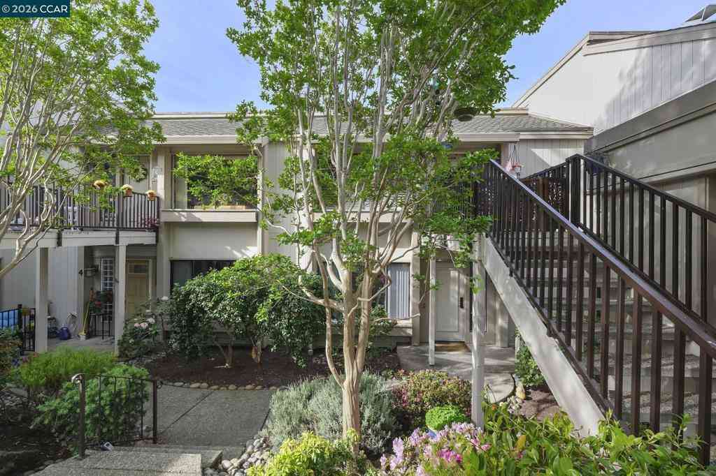 Condo For Sale - 3386 Rossmoor Pkwy #6<br/> Walnut Creek, CA 94595
