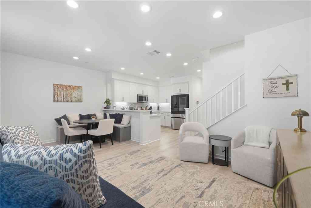 Townhouse For Sale - 32340 Brunello Way<br/> Temecula, CA 92591