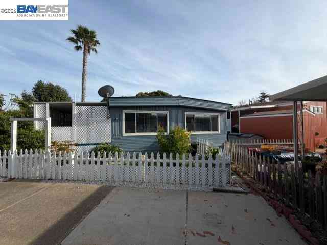 Mobile Home For Sale - 43 Palm Drive<br/> Union City, CA 94587