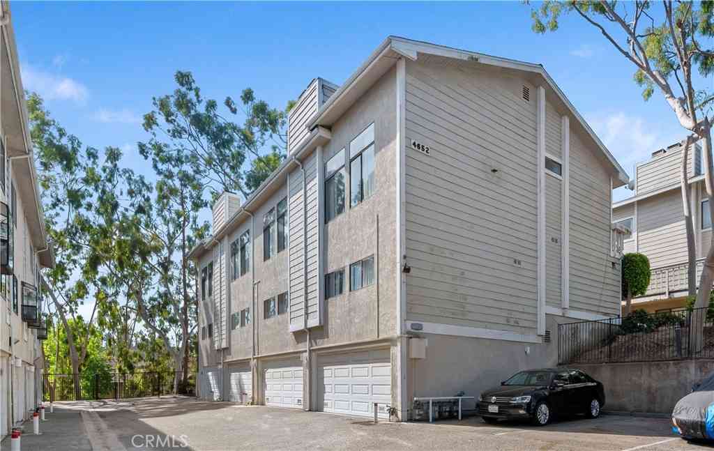 Townhouse For Sale - 4652 Don Lorenzo #B<br/> Los Angeles, CA 90008