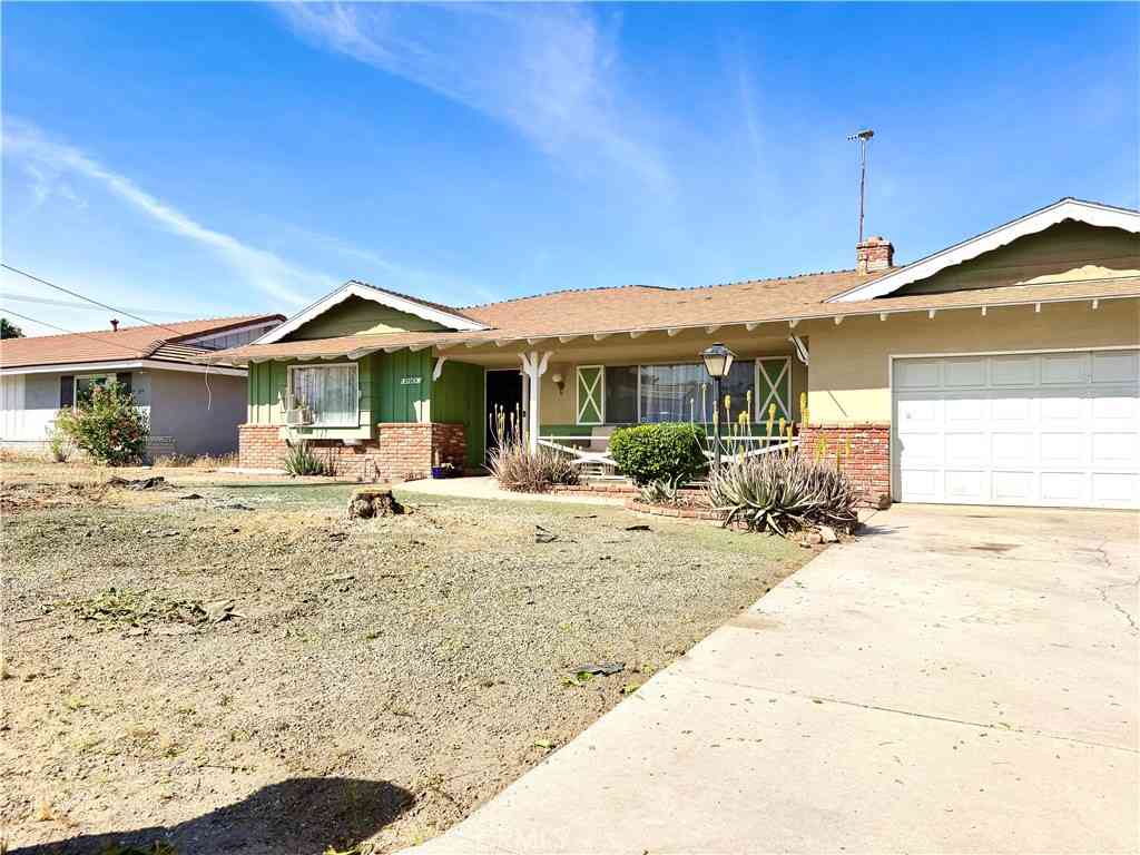 Homes For Sale - 25965 New Chicago<br/> Hemet, CA 92544