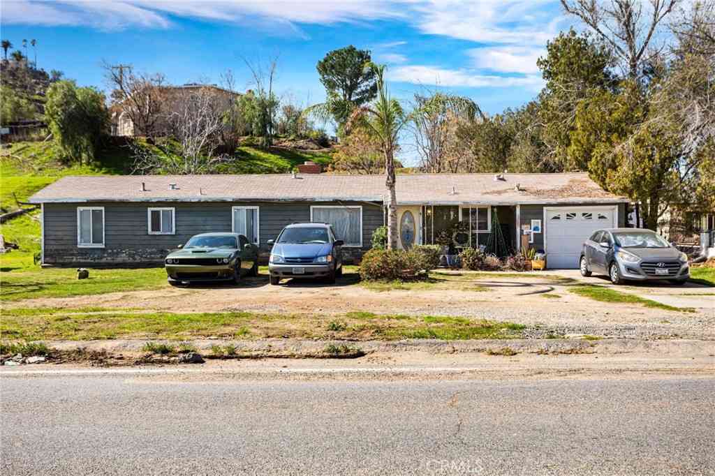 Homes For Sale - 11178 Locust Ave<br/> Bloomington, CA 92316