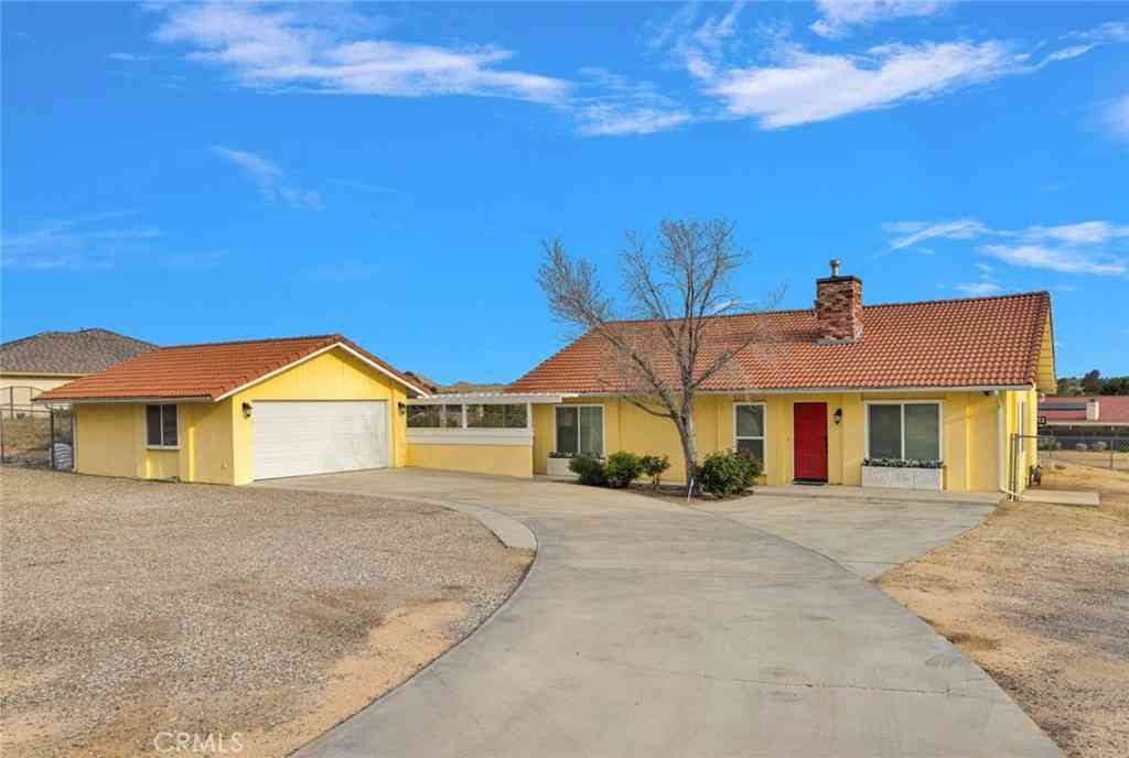 Homes For Sale - 19140 Lenca Road<br/> Apple Valley, CA 92307