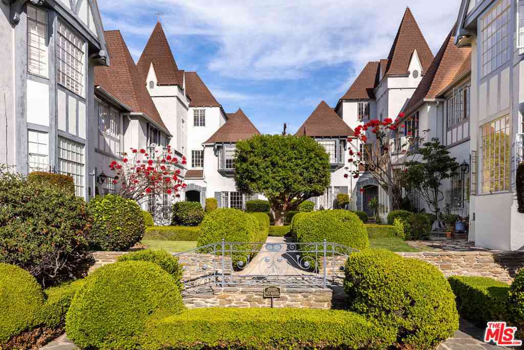 Condo For Sale - 920 S Serrano Avenue<br/> Los Angeles, CA 90006