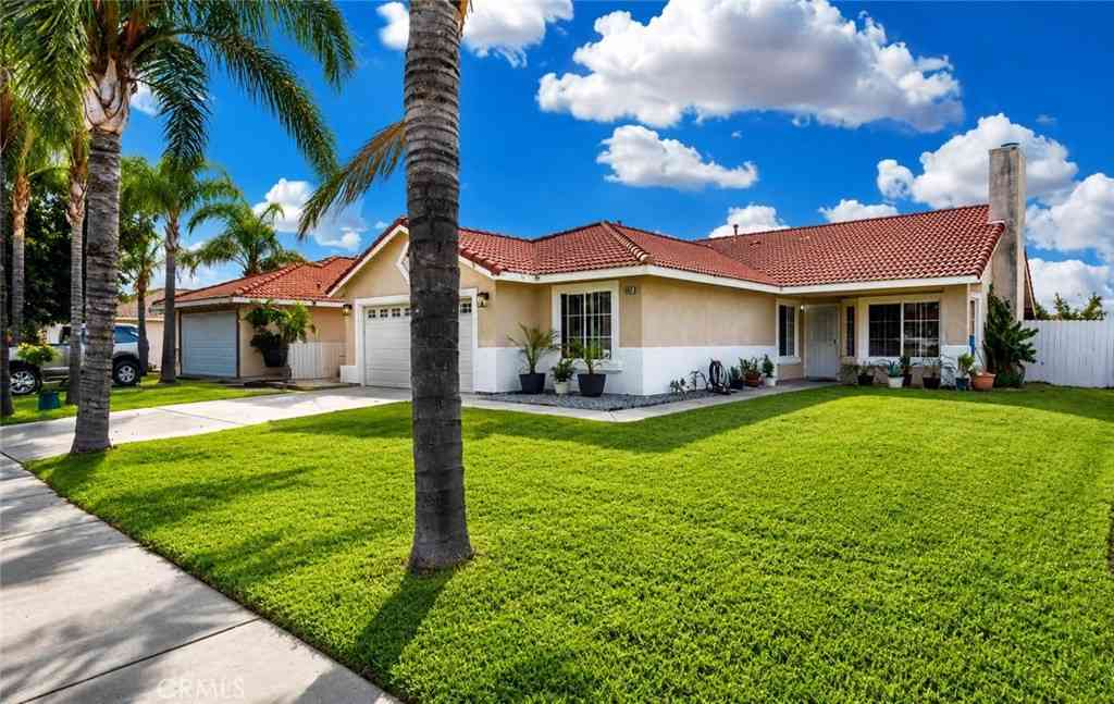 Homes For Sale - 14035 Clover Court<br/> Fontana, CA 92335
