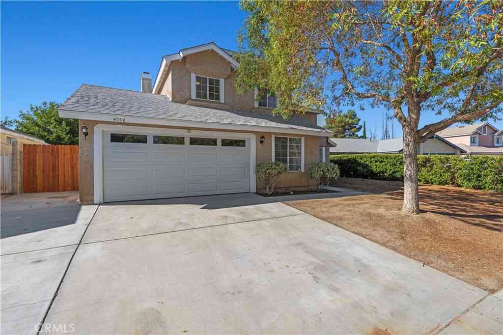 Homes For Sale - 4554 Moonraker Road<br/> Palmdale, CA 93552