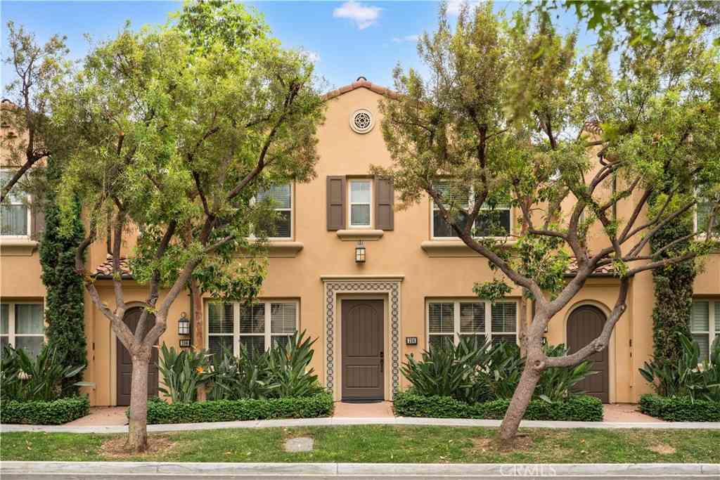 Condo For Sale - 204 Kempton<br/> Irvine, CA 92620