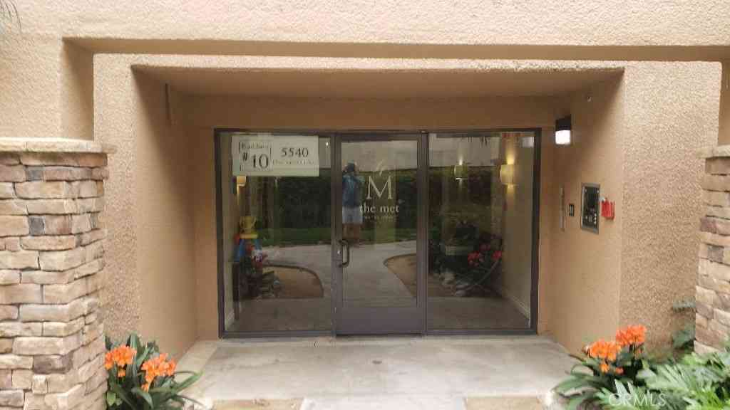 Condo For Rent - 5540 Owensmouth Avenue #216<br/> Woodland Hills, CA 91367