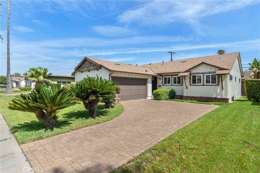 Homes For Sale - 7712 Alcove Avenue<br/> North Hollywood, CA 91605