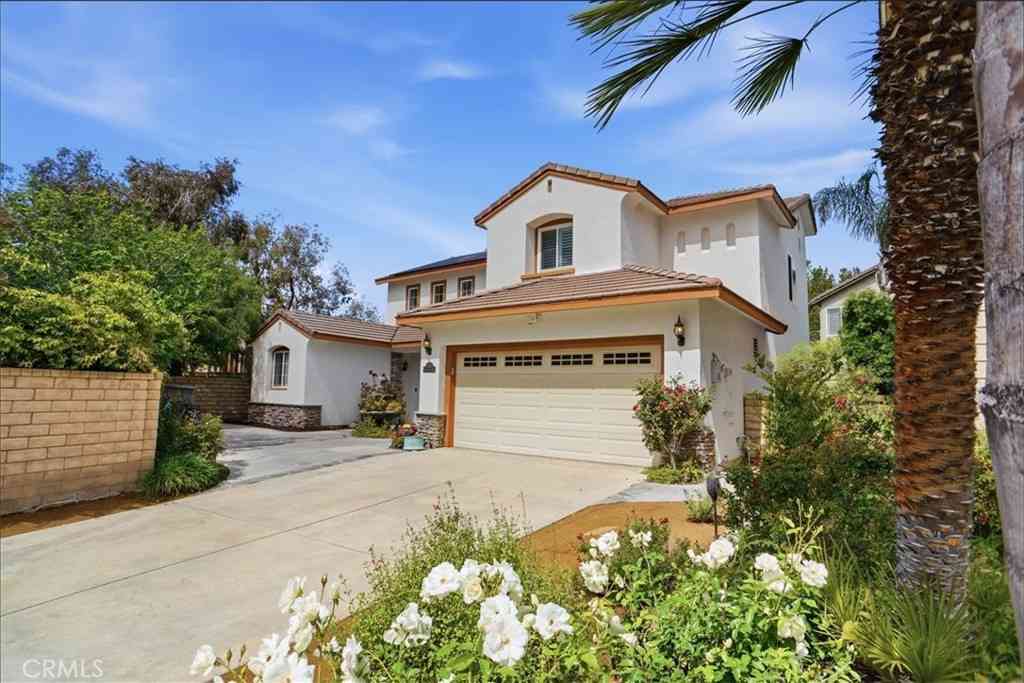 Homes For Sale - 23325 Cuestport Drive<br/> Valencia, CA 91354