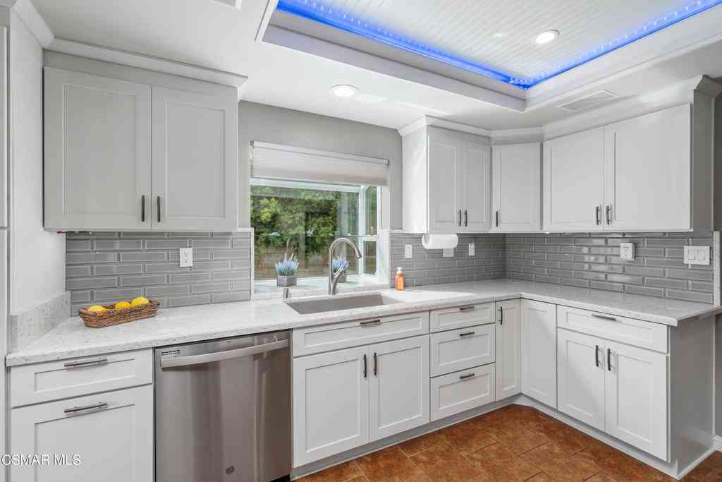 Townhouse For Sale - 30130 Leticia Court<br/> Agoura Hills, CA 91301