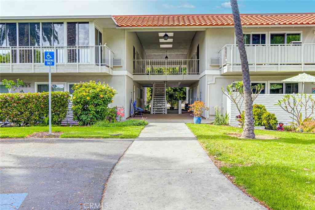 Homes For Sale - 957 Calle Aragon #O<br/> Laguna Woods, CA 92637