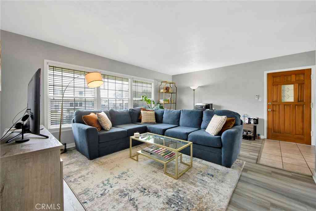 Condo For Sale - 3310 W 77th Street #1/2<br/> Los Angeles, CA 90043