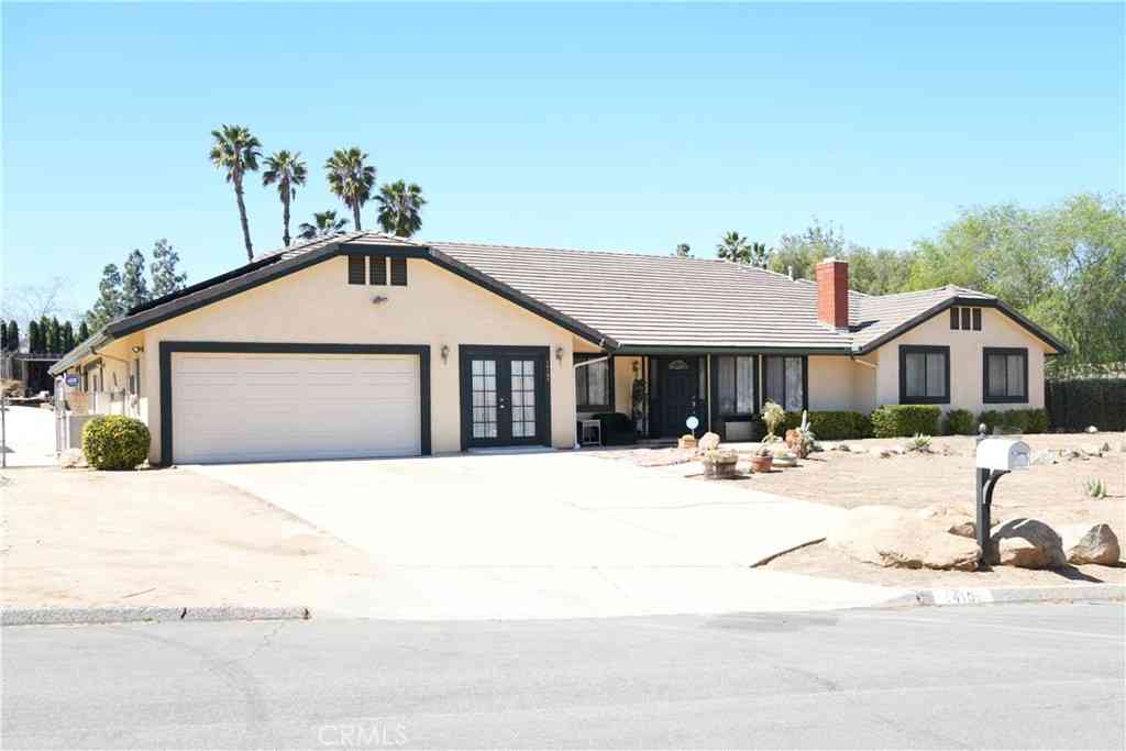 Homes For Rent - 14105 Camino Del Oro<br/> Riverside, CA 92508