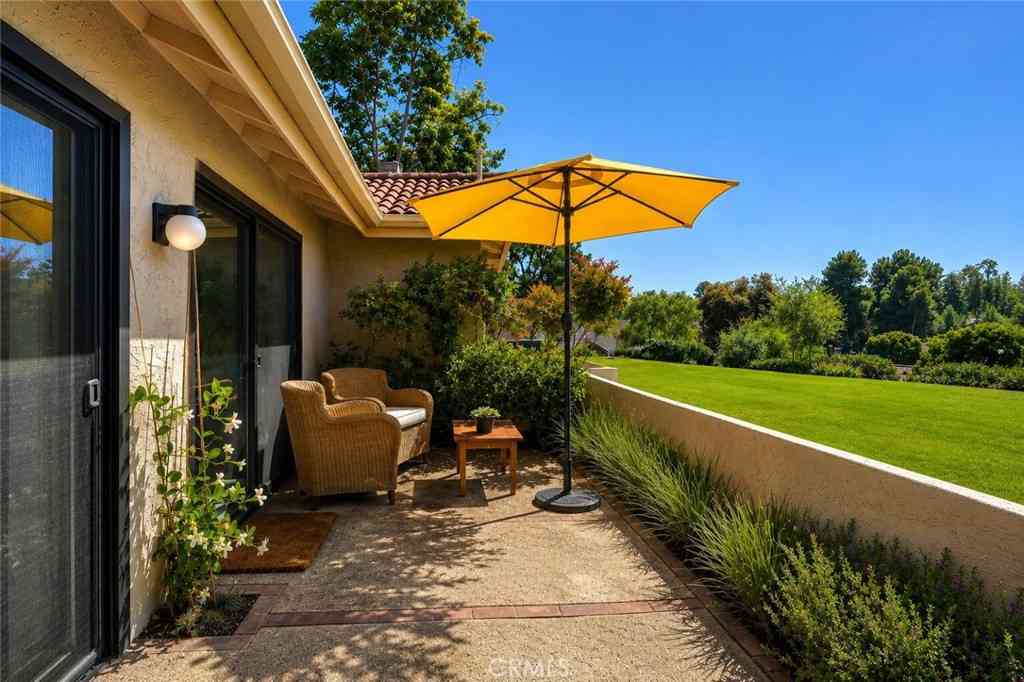 Condo For Sale - 17808 Corte Huasco<br/> San Diego, CA 92128
