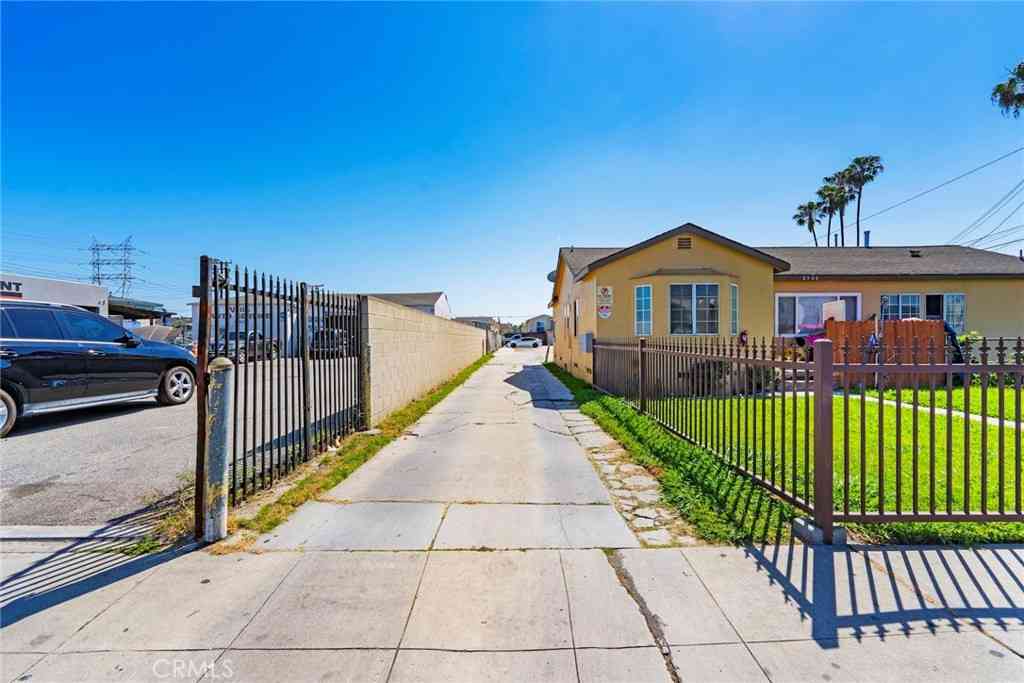 Homes For Sale - 8564 Artesia<br/> Bellflower, CA 90706
