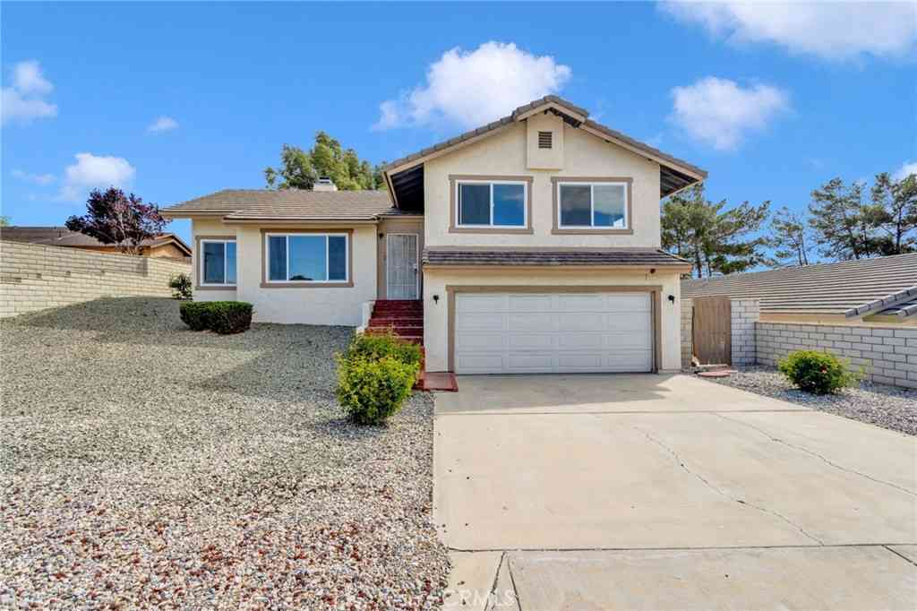 Homes For Sale - 12421 Spring Valley Parkway<br/> Victorville, CA 92395