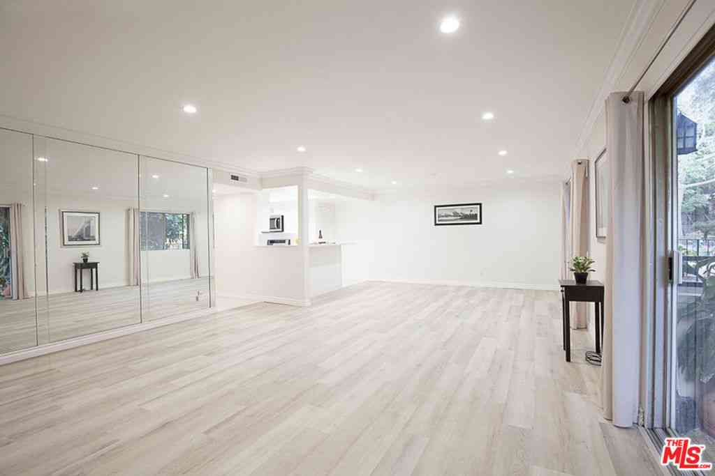 Condo For Rent - 6708 Hillpark Drive #202<br/> Los Angeles, CA 90068