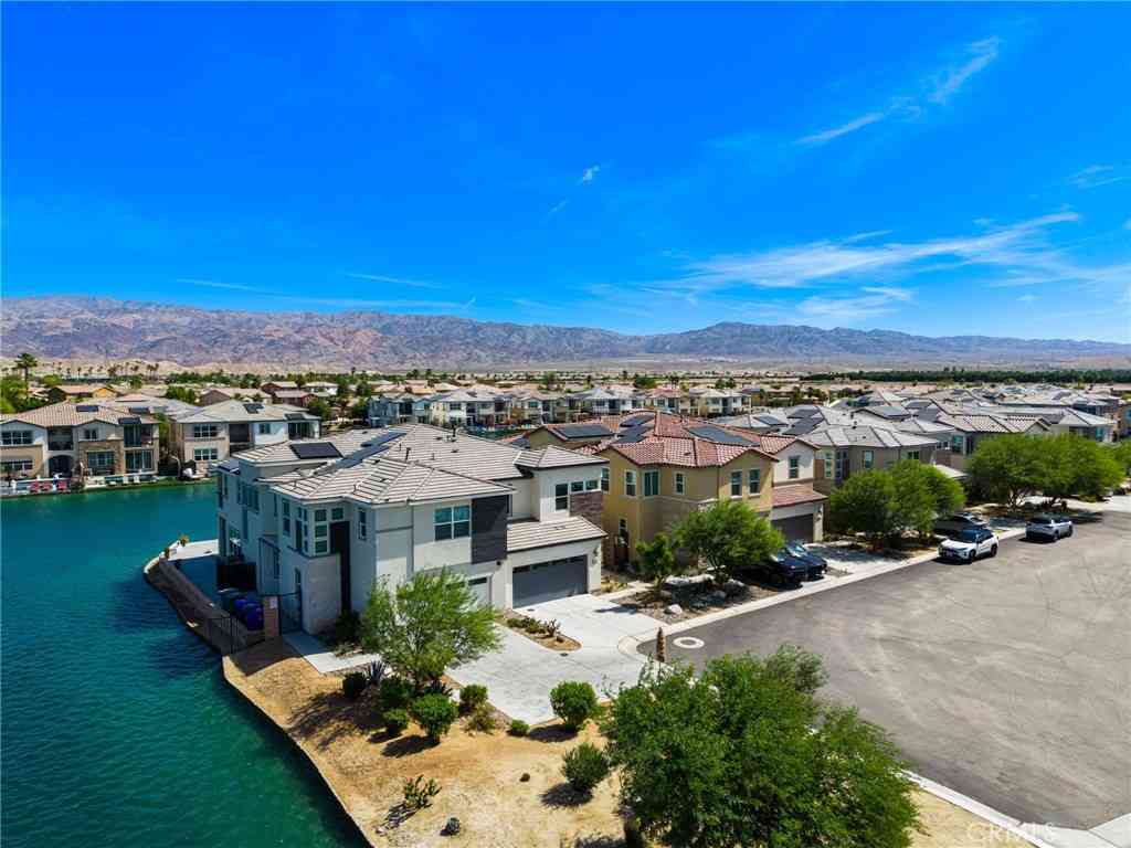 Townhouse For Sale - 84516 Miliare Ct<br/> Indio, CA 92202