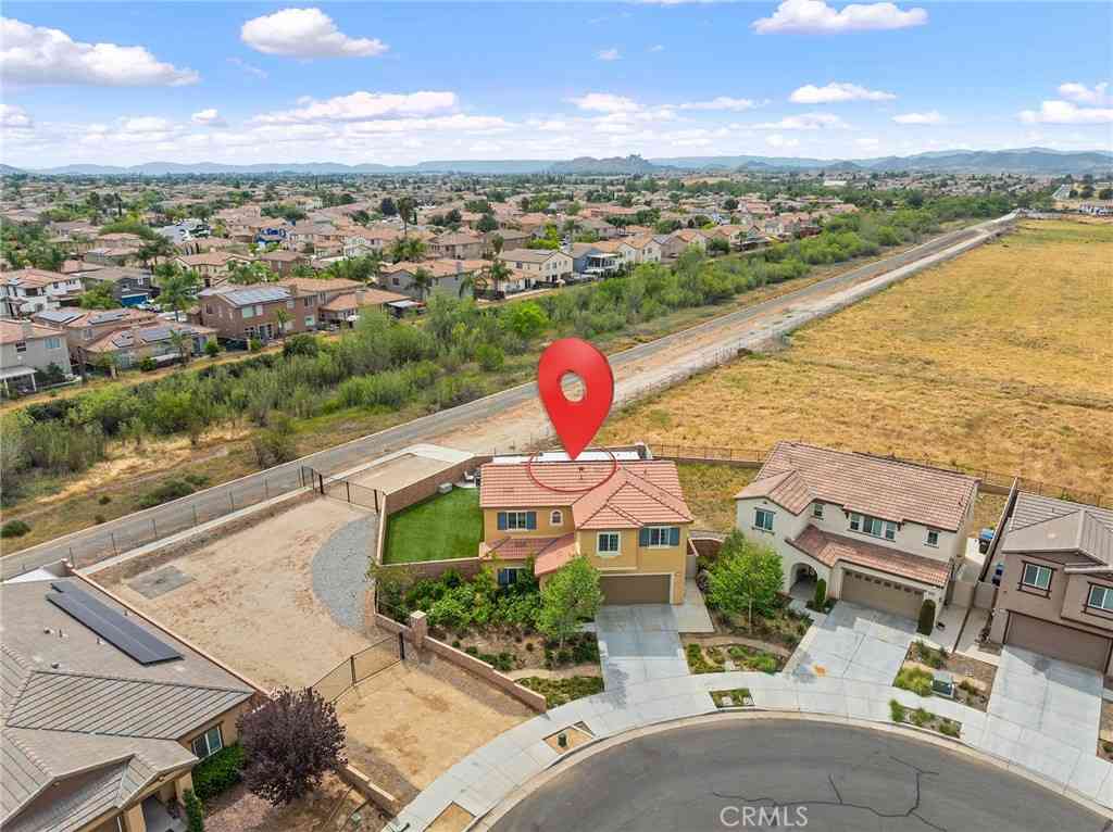 Homes For Sale - 32521 Cumulus<br/> Winchester, CA 92596
