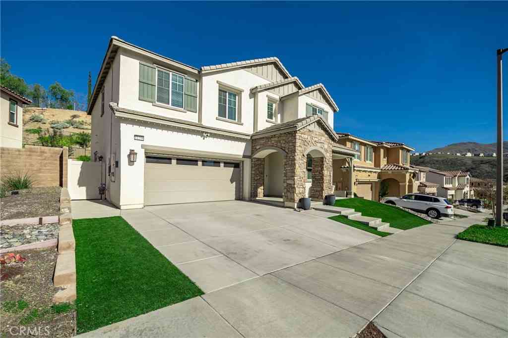 Homes For Sale - 11298 Finders Court<br/> Corona, CA 92883