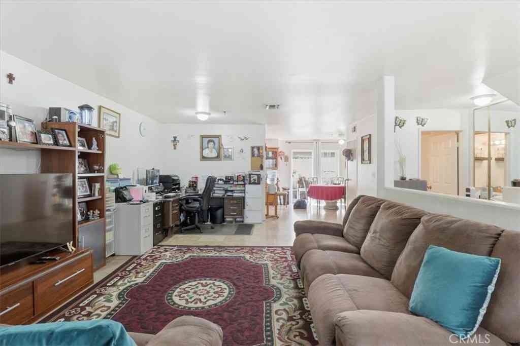 Townhouse For Sale - 9146 Tobias Avenue #4<br/> Panorama City, CA 91402