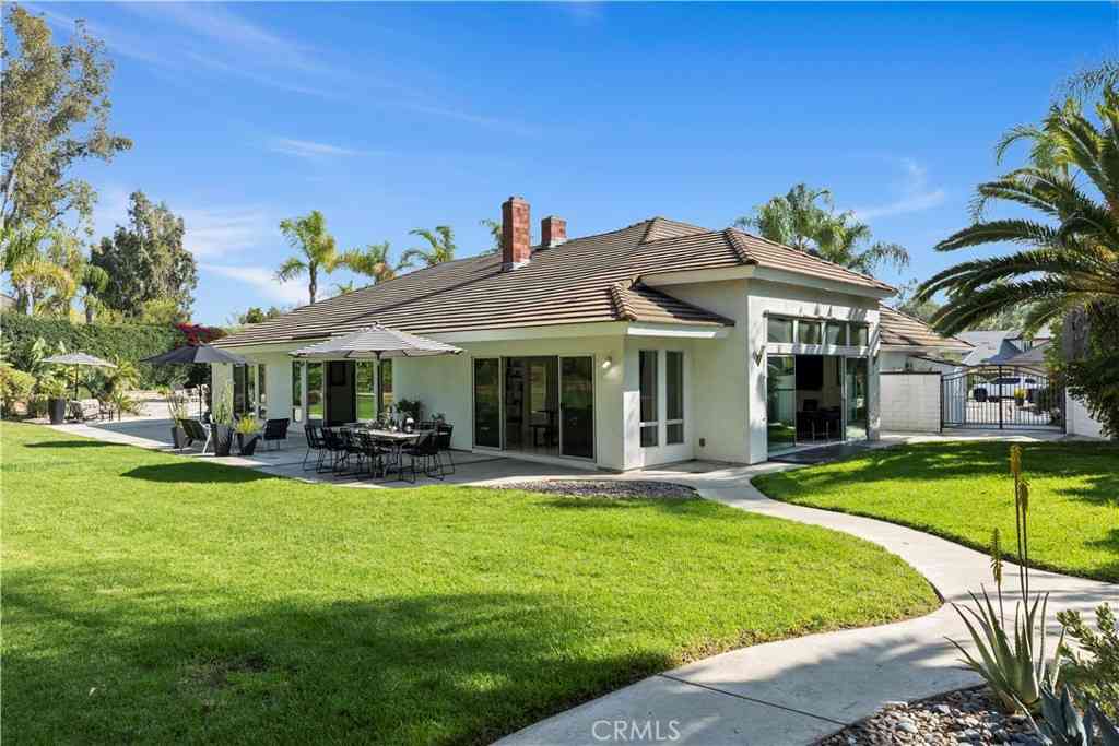 Homes For Sale - 4060 Hickory Tree<br/> Orange County, Yorba Linda, CA 92886