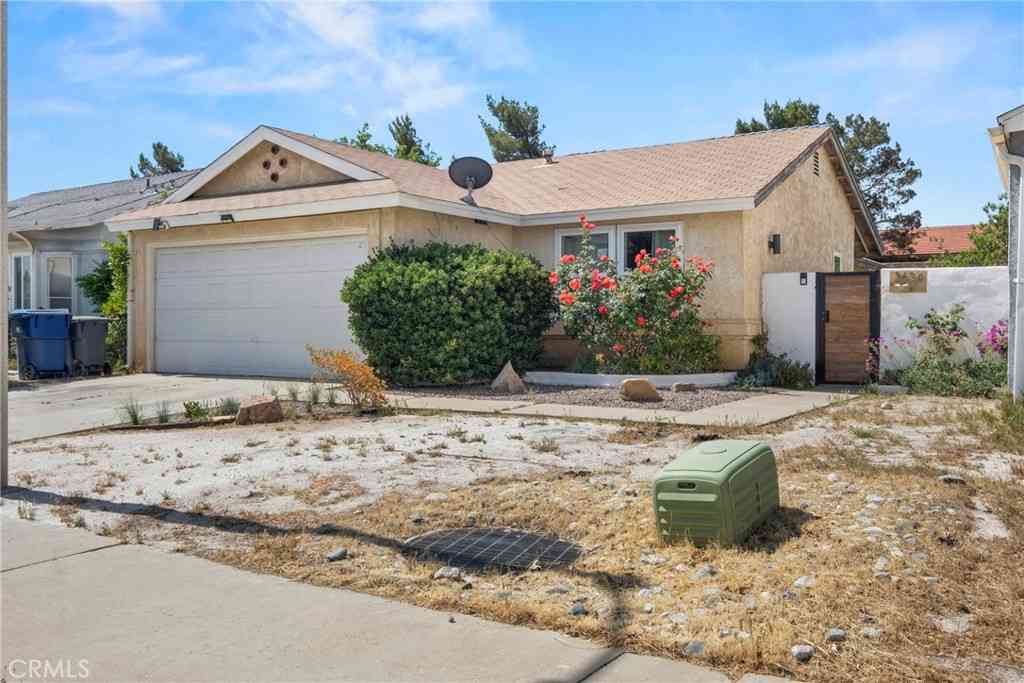 Homes For Sale - 2634 Nandina Drive<br/> Palmdale, CA 93550