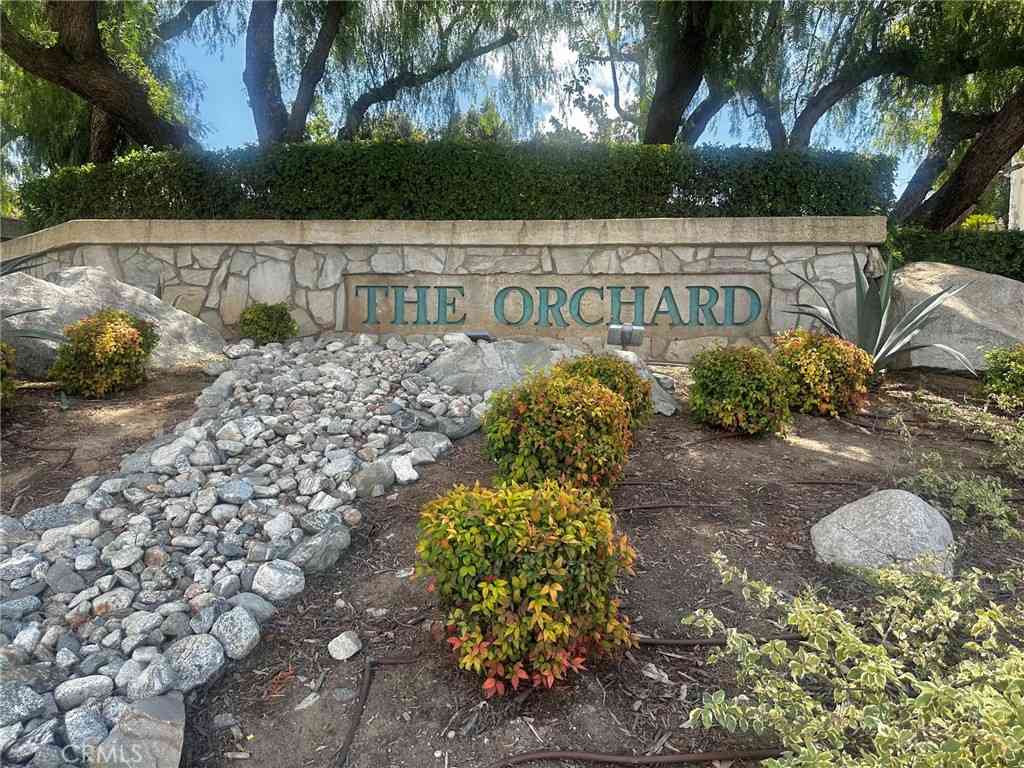 Homes For Sale - 11056 Orchard View Lane<br/> Riverside, CA 92503